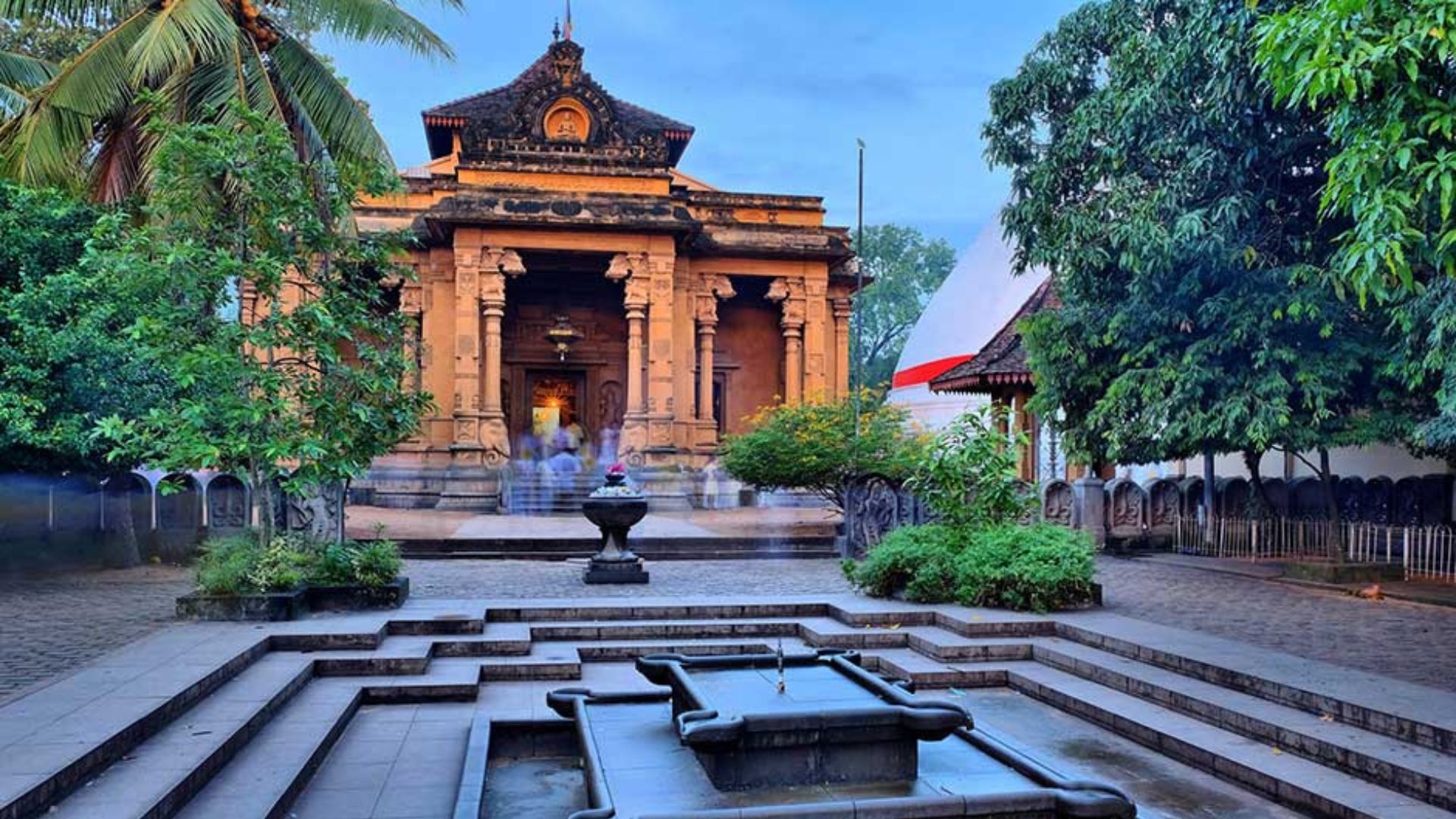 Explore Colombo: Top Buddhist Sites