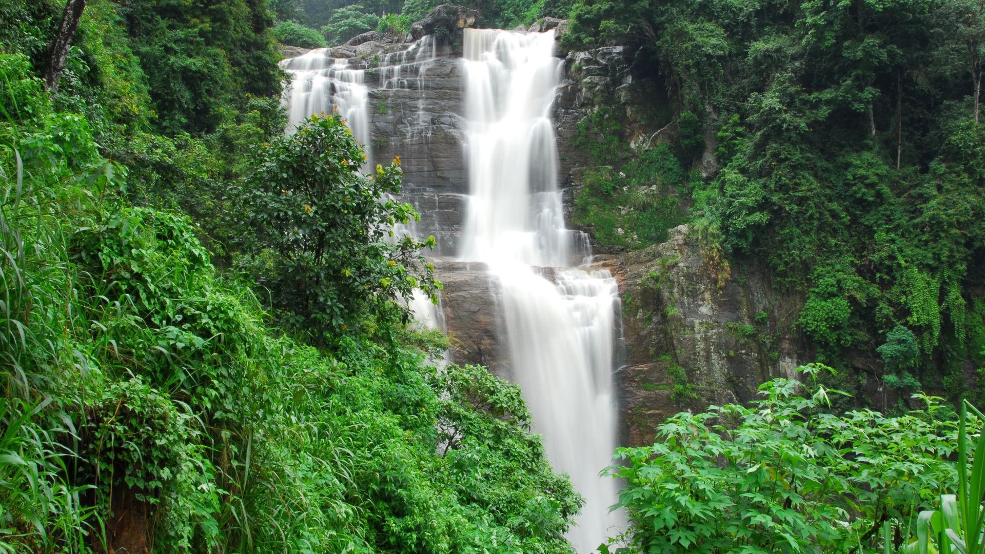 Little England: Nuwara Eliya Waterfalls and Charm